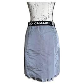 Chanel-Falda de pasarela con banda con logo CC de Rare-Gris