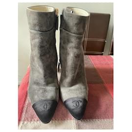 Chanel Ankle Boots Grey Suede ref.980033 - Joli Closet