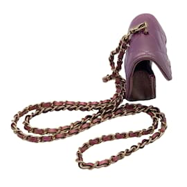Chanel-Púrpura Chanel / Estuche para Airpods Pro de piel de cordero iridiscente acolchada con correa de cadena con logotipo CC dorado claro / Bolso-Púrpura