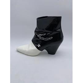 Chanel-CHANEL  Boots T.EU 39 Leather-Black