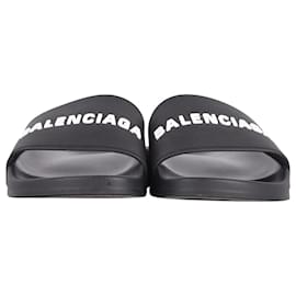 Balenciaga-Balenciaga Pool Side Slip On Sandals in Black Rubber-Black