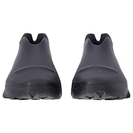 Givenchy-Givenchy Monumental Mallow Low-Top Sneakers in Black Rubber -Black