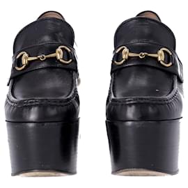 Gucci-Mocasines Gucci con plataforma y tachuelas Horsebit en cuero negro-Negro