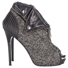 Alexander McQueen Faithful Skull Peep Toe Platform Boots em couro preto Preto