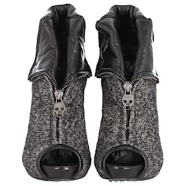 Alexander Mcqueen-Alexander McQueen Faithful Skull Peep Toe Platform Boots em couro preto-Preto