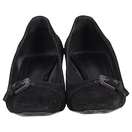 Bottega Veneta-Bottega Veneta Schnallenkappe 45mm Pumps aus schwarzem Wildleder-Schwarz