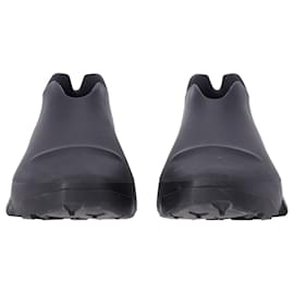 Givenchy-Givenchy Monumental Mallow Low-Top Sneakers in Black Rubber -Black