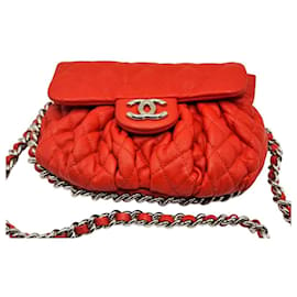 Chanel-Corrente em torno da aba de couro vermelha pequena edição limitada-Vermelho