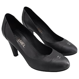 Chanel-Sapatos Chanel Classic com logo Cap Toe em couro preto-Preto