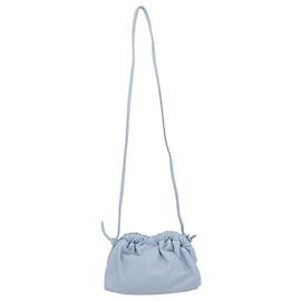 Mansur Gavriel Mini Cloud Clutch aus hellblauem Lammleder Blau Hellblau