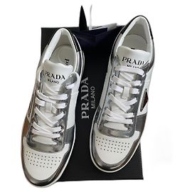 Scarpe da ginnastica Prada nuove di zecca Argento
