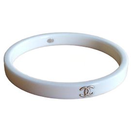 Bracciale Chanel con logo CC bianco Bianco