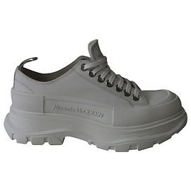 Alexander McQueen Tênis com Sola Exagerada em Couro Branco Branco