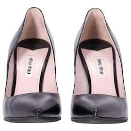 Miu Miu-Zapatos de tacón con punta en punta de Miu Miu en cuero negro-Negro