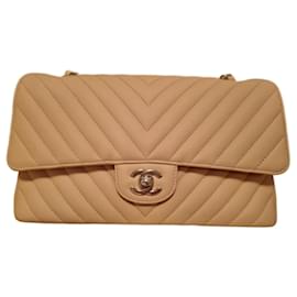 Chanel-Chanel Chevron klassische Klappe-Beige