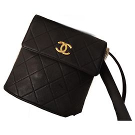 Borsa Chanel Hobo in pelle nera e perle Nero