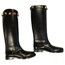 Valentino Garavani-calf leather leather roman stud boot-Black