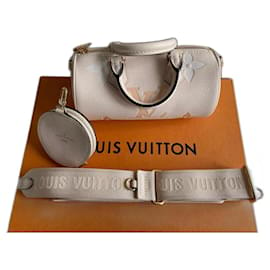 Louis Vuitton-Papillon BB junto a la piscina-Crema