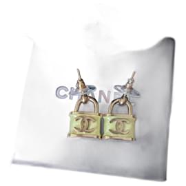 Chanel-CC B18P Logo Iridescent Green Padlock Enamel Earrings RARE box tag-Green