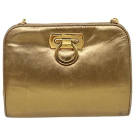 Salvatore Ferragamo-Salvatore Ferragamo Gancini Chain Shoulder Bag Leather Gold Auth 44995-Golden