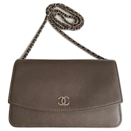 Chanel-Monedero en Cadena-Gris