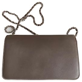 Chanel-Brieftasche an der Kette-Grau