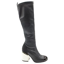 Botas de cano alto com detalhe de corrente Chanel em couro de bezerro azul marinho Azul Azul marinho