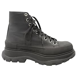 Alexander Mcqueen-Alexander McQueen Tread Slick Lace-up Boots in Black Calfskin Leather-Black