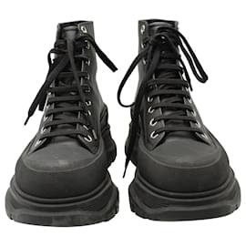 Alexander Mcqueen-Alexander McQueen Tread Slick Lace-up Boots in Black Calfskin Leather-Black