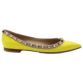 Valentino Garavani Ballerine a punta Valentino Rockstud in vernice gialla Giallo