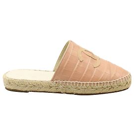 Chanel Logo Alpargata Mules en Cuero Rosa Rosa