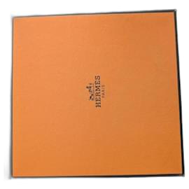 Hermès-Golden perfume padlock-Golden