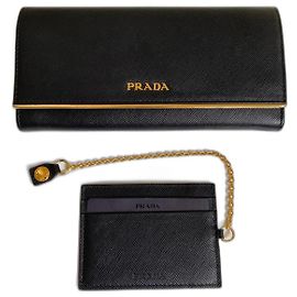 Prada borse, portafogli, casi Nero