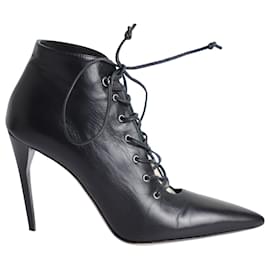 Miu Miu-Botins de couro preto com cadarço Miu Miu-Preto