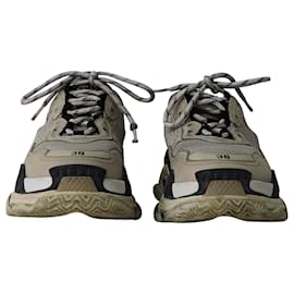 Balenciaga-Balenciaga Triple S Sneakers in Beige Polyurethane-Beige
