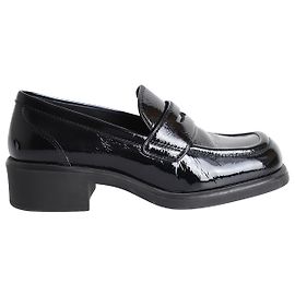 Mocassini Miu Miu con tacco basso in vernice nera Nero