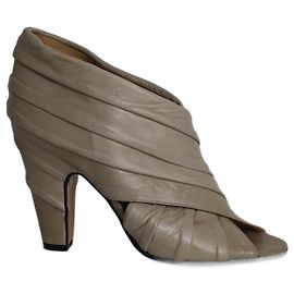 Maison Martin Margiela Maison Margiela Bota Peep Toe com Alça Cruzada em Couro Cinza Cinza