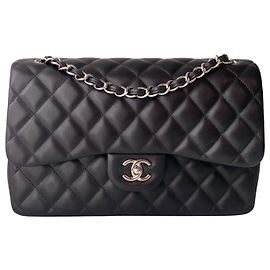 Chanel Jumbo Flap Bag em pele de cordeiro acolchoada preta Preto