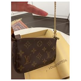 Louis Vuitton-Mini pochette avec chaîne dorée et zip-Chataigne