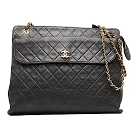 Chanel-CC Schultertasche aus gestepptem Leder mit Kette-Schwarz