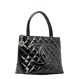 Chanel-Chanel CC Patent Leather Medallion Tote Leather Tote Bag in Good condition-Black