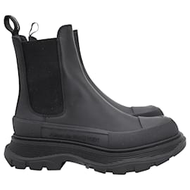 Alexander Mcqueen-Alexander McQueen Tread Slick Ankle Chelsea Boots in Black Calfskin Leather-Black