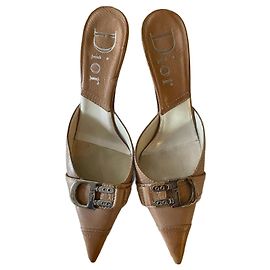 Mules Christian Dior em couro bege Bege