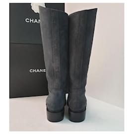 Chanel-Chanel Graue Wildlederstiefel-Anthrazitgrau