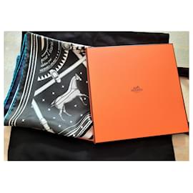 Hermès-Carré Hermès lined Face Blankets and Daywear-Blue