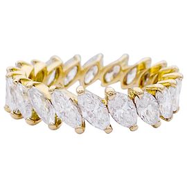inconnue Yellow gold full circle wedding ring with shuttle-cut diamonds. Other