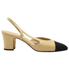 Chanel Grosgrain Cap Toe Slingback-Pumps aus nacktem Ziegenleder Fleisch