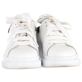 Alexander Mcqueen-Alexander McQueen – Übergroße Low-Top-Sneaker aus weißem Leder-Weiß
