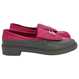 Chanel-Chanel Quilted CC Turnlock Loafers in Fuchsia Pink Lambskin Leather-Pink