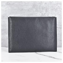 Yves Saint Laurent-Leather Star Patch Clutch Bag-Black